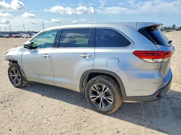 5TDZZRFH7JS239641 2018 TOYOTA HIGHLANDER - Image 2