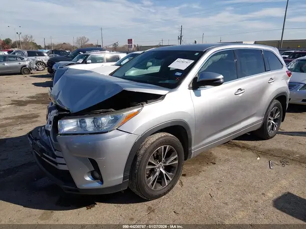 5TDZZRFH7JS240286 2018 TOYOTA HIGHLANDER - Image 2