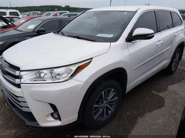5TDZZRFH7JS241857 2018 TOYOTA HIGHLANDER - Image 2