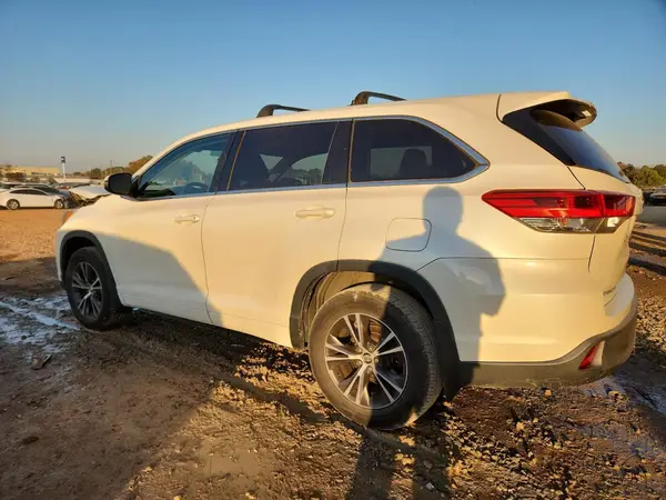 5TDZZRFH7JS244662 2018 TOYOTA HIGHLANDER - Image 2