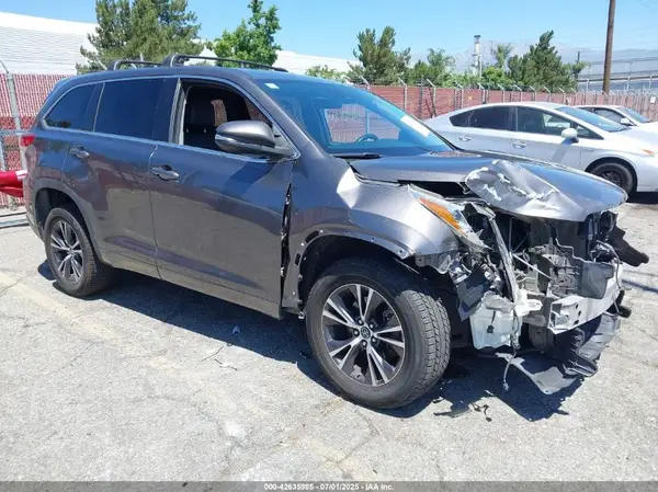 5TDZZRFH7JS250025 2018 TOYOTA HIGHLANDER - Image 1
