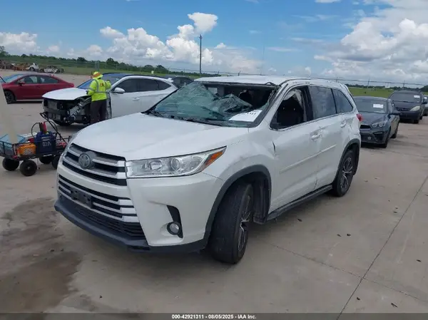 5TDZZRFH7JS251322 2018 TOYOTA HIGHLANDER - Image 2