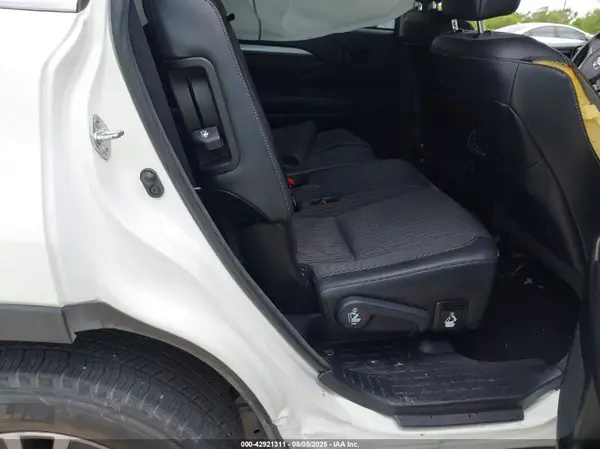 5TDZZRFH7JS251322 2018 TOYOTA HIGHLANDER - Image 8