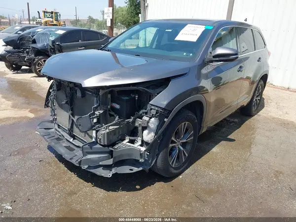 5TDZZRFH7JS251742 2018 TOYOTA HIGHLANDER - Image 2
