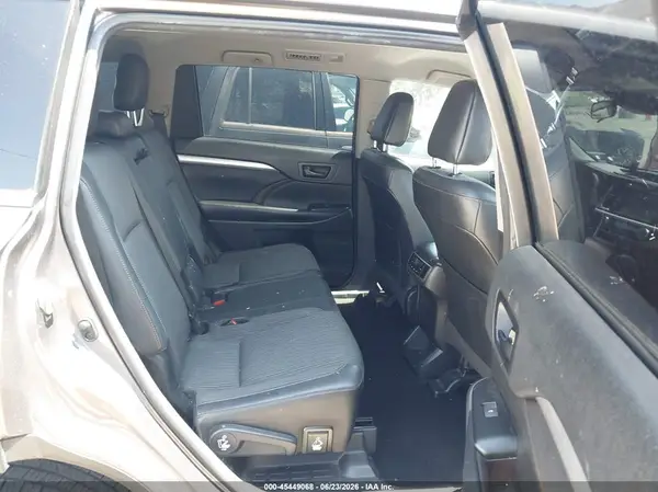 5TDZZRFH7JS251742 2018 TOYOTA HIGHLANDER - Image 8