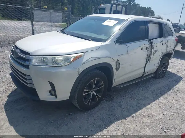 5TDZZRFH7JS256441 2018 TOYOTA HIGHLANDER - Image 2