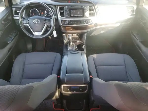 5TDZZRFH7JS273045 2018 TOYOTA HIGHLANDER - Image 8