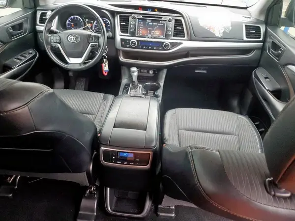 5TDZZRFH7JS275734 2018 TOYOTA HIGHLANDER - Image 8
