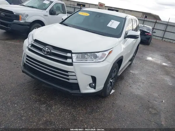 5TDZZRFH7JS276334 2018 TOYOTA HIGHLANDER - Image 2