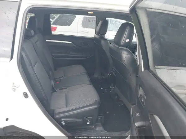 5TDZZRFH7JS276334 2018 TOYOTA HIGHLANDER - Image 8