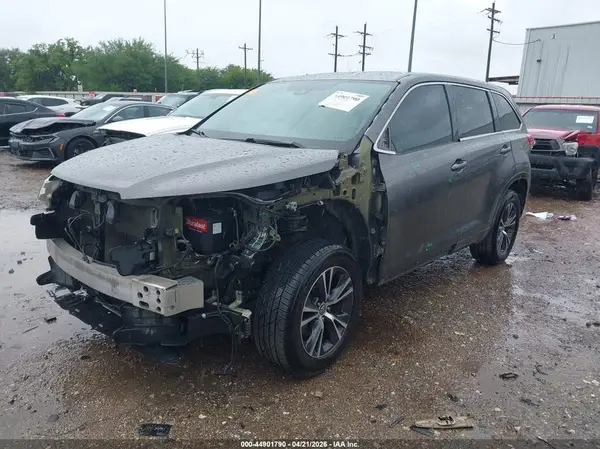 5TDZZRFH7JS287687 2018 TOYOTA HIGHLANDER - Image 2