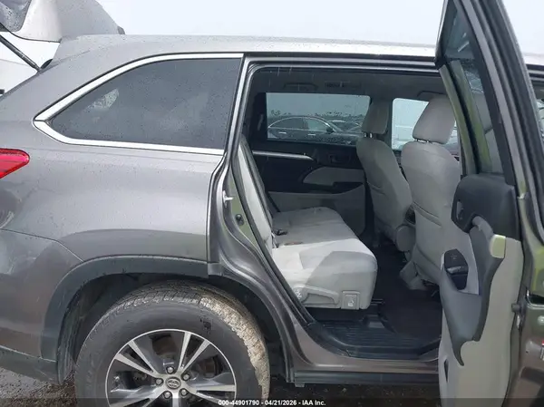 5TDZZRFH7JS287687 2018 TOYOTA HIGHLANDER - Image 8