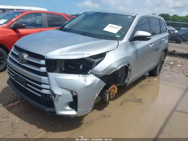 5TDZZRFH7KS290462 2019 TOYOTA HIGHLANDER - Image 2