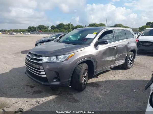 5TDZZRFH7KS290610 2019 TOYOTA HIGHLANDER - Image 2