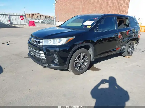 5TDZZRFH7KS299985 2019 TOYOTA HIGHLANDER - Image 2