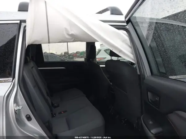 5TDZZRFH7KS304781 2019 TOYOTA HIGHLANDER - Image 8