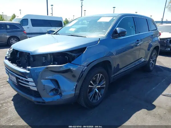 5TDZZRFH7KS315991 2019 TOYOTA HIGHLANDER - Image 2