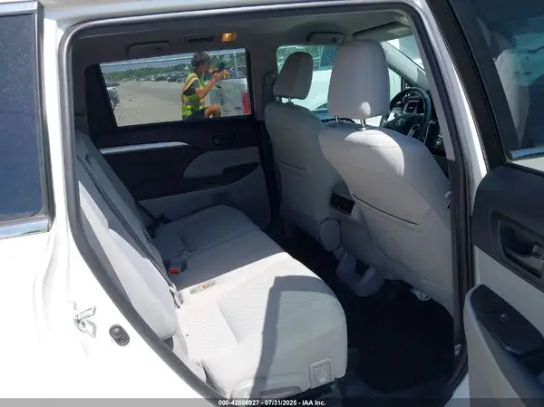 5TDZZRFH7KS336243 2019 TOYOTA HIGHLANDER - Image 8