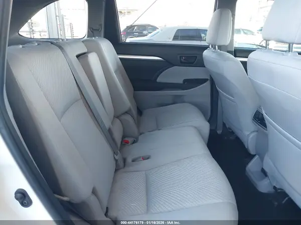 5TDZZRFH7KS339272 2019 TOYOTA HIGHLANDER - Image 8