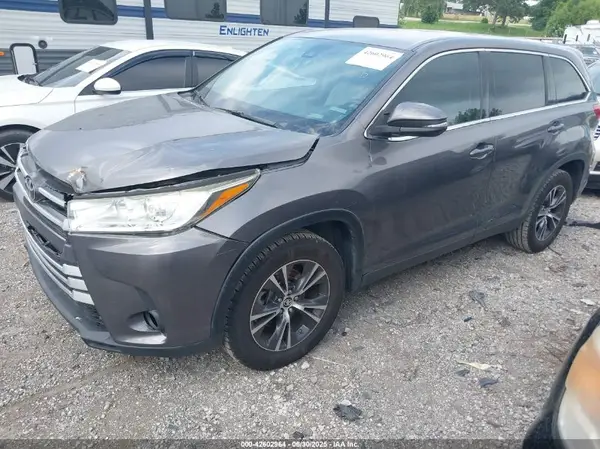 5TDZZRFH7KS345153 2019 TOYOTA HIGHLANDER - Image 2