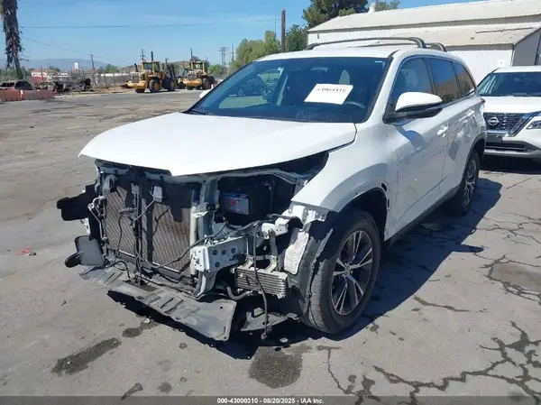 5TDZZRFH7KS346500 2019 TOYOTA HIGHLANDER - Image 2