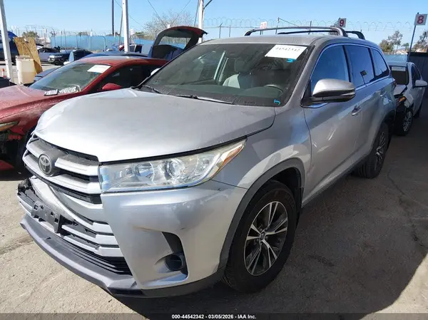5TDZZRFH7KS351423 2019 TOYOTA HIGHLANDER - Image 2