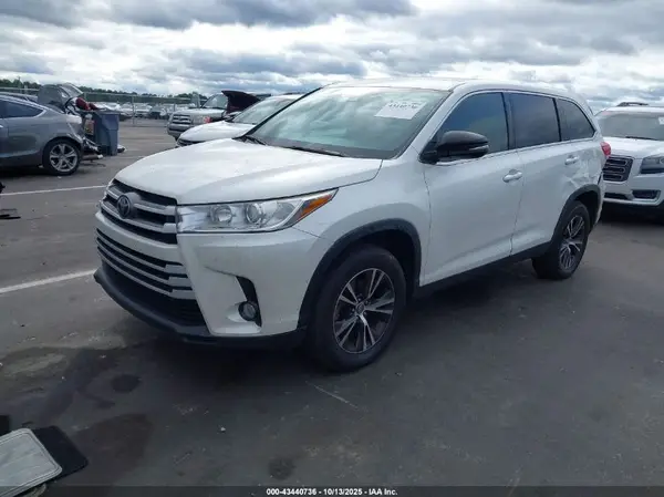 5TDZZRFH7KS359604 2019 TOYOTA HIGHLANDER - Image 2