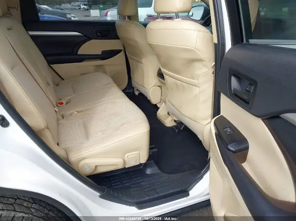 5TDZZRFH7KS359604 2019 TOYOTA HIGHLANDER - Image 8