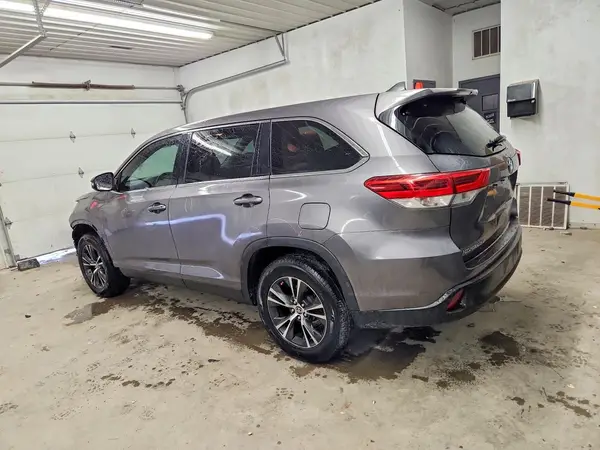 5TDZZRFH7KS367461 2019 TOYOTA HIGHLANDER - Image 2