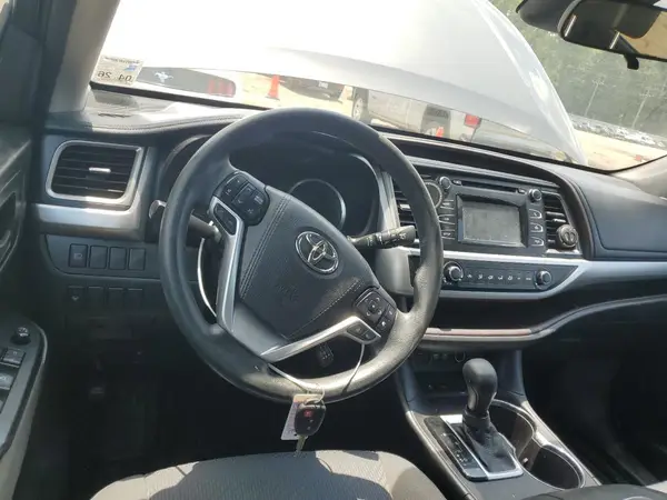5TDZZRFH8HS190556 2017 TOYOTA HIGHLANDER - Image 8