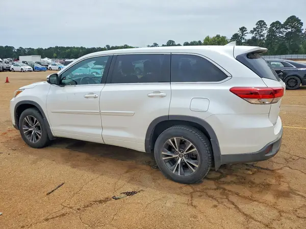 5TDZZRFH8HS194607 2017 TOYOTA HIGHLANDER - Image 2