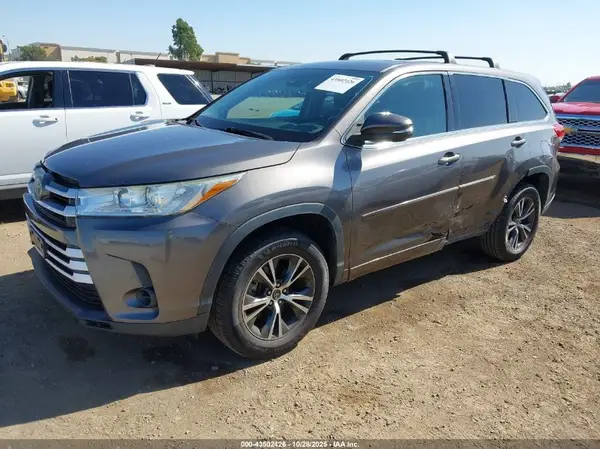 5TDZZRFH8HS196177 2017 TOYOTA HIGHLANDER - Image 2