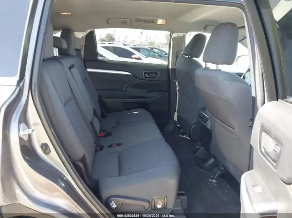 5TDZZRFH8HS196177 2017 TOYOTA HIGHLANDER - Image 8