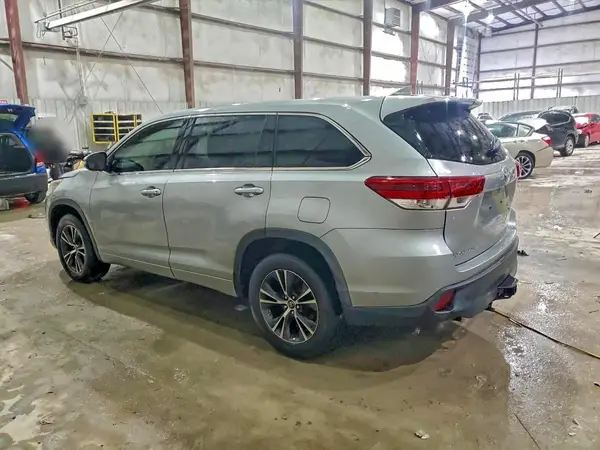 5TDZZRFH8HS207629 2017 TOYOTA HIGHLANDER - Image 2