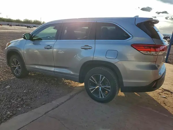 5TDZZRFH8HS226052 2017 TOYOTA HIGHLANDER - Image 2