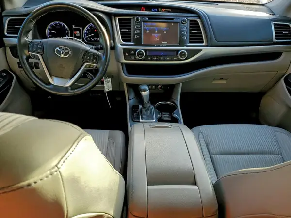 5TDZZRFH8HS226052 2017 TOYOTA HIGHLANDER - Image 8