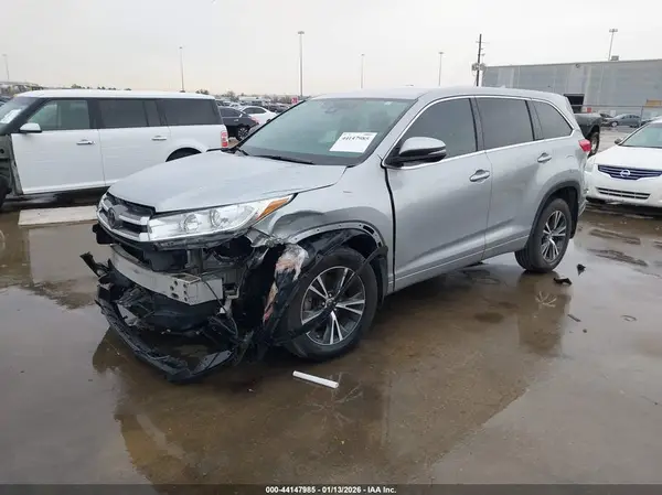 5TDZZRFH8HS228349 2017 TOYOTA HIGHLANDER - Image 2