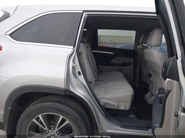 5TDZZRFH8HS228349 2017 TOYOTA HIGHLANDER - Image 8