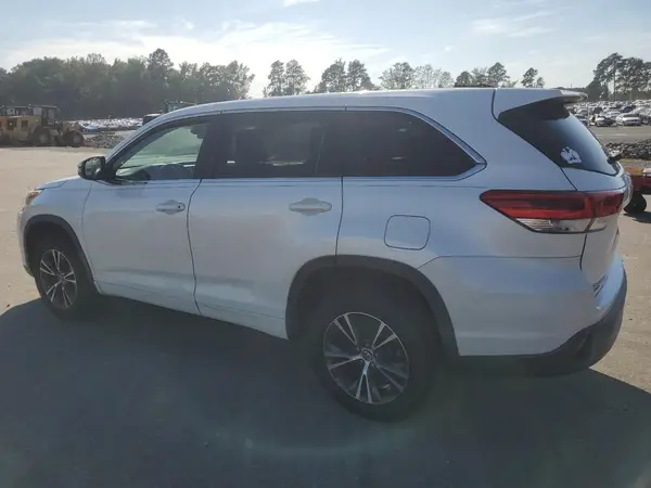 5TDZZRFH8JS245660 2018 TOYOTA HIGHLANDER - Image 2