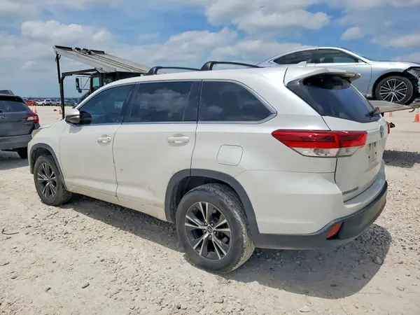5TDZZRFH8JS247876 2018 TOYOTA HIGHLANDER - Image 2