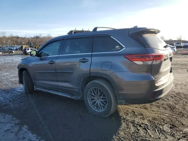 5TDZZRFH8JS248767 2018 TOYOTA HIGHLANDER - Image 2
