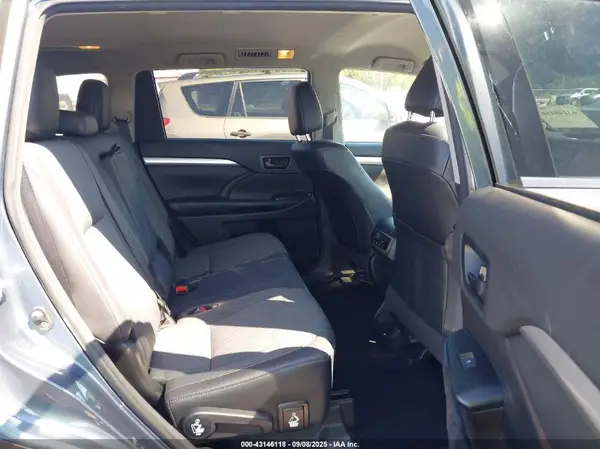5TDZZRFH8JS253337 2018 TOYOTA HIGHLANDER - Image 8