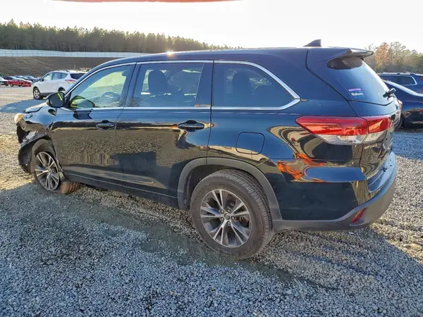 5TDZZRFH8JS263205 2018 TOYOTA HIGHLANDER - Image 2