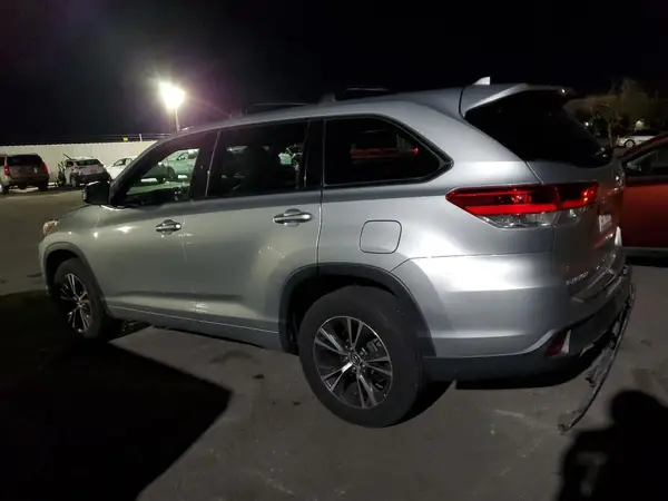 5TDZZRFH8JS265892 2018 TOYOTA HIGHLANDER - Image 2