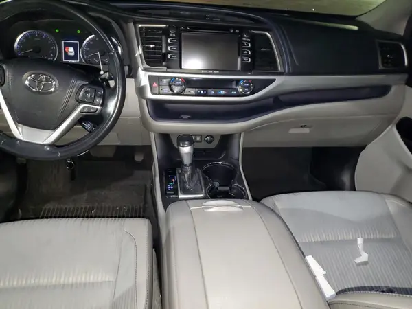 5TDZZRFH8JS265892 2018 TOYOTA HIGHLANDER - Image 8
