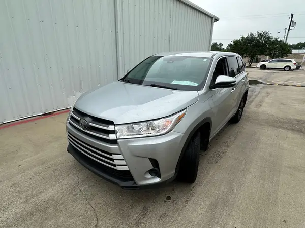 5TDZZRFH8JS268369 2018 TOYOTA HIGHLANDER - Image 2