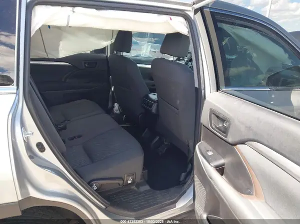 5TDZZRFH8JS272471 2018 TOYOTA HIGHLANDER - Image 8