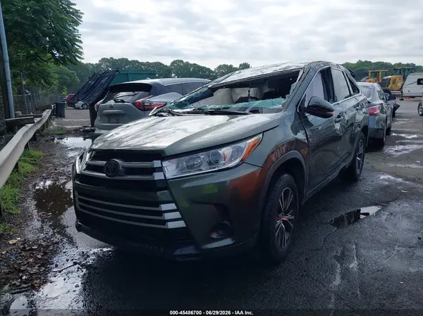 5TDZZRFH8JS274883 2018 TOYOTA HIGHLANDER - Image 2