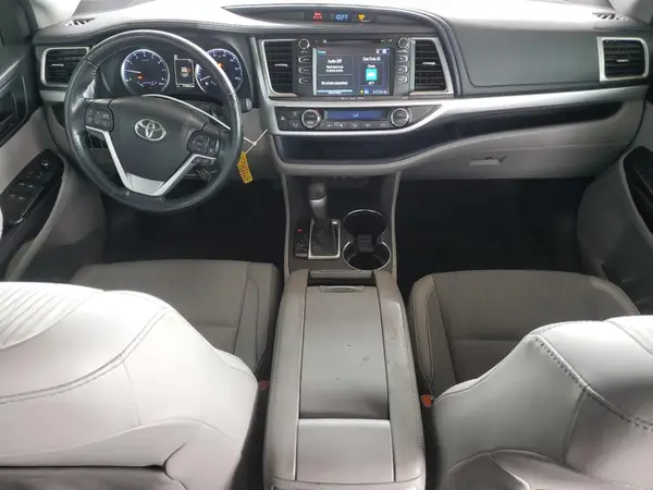 5TDZZRFH8JS278352 2018 TOYOTA HIGHLANDER - Image 8