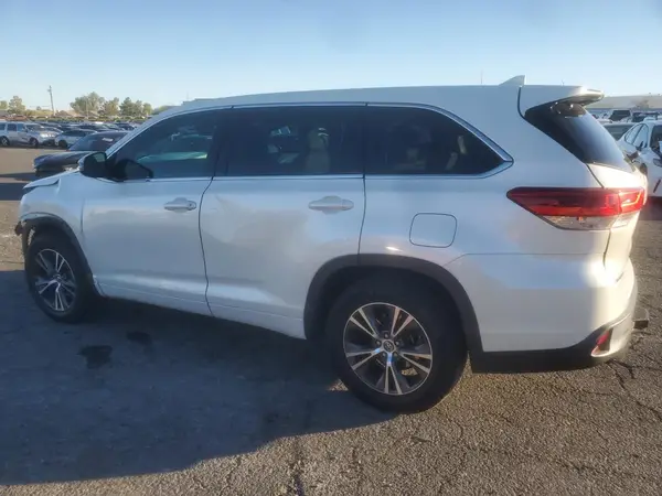 5TDZZRFH8JS283745 2018 TOYOTA HIGHLANDER - Image 2